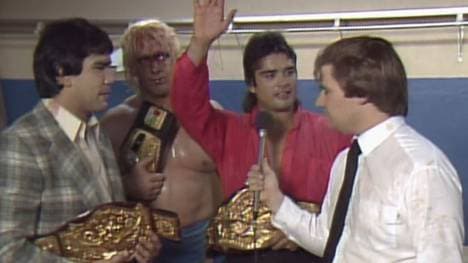 Der früh verstorbene Jay Youngblood (2.v.r.) war Partner von Ricky Steamboat (l.) und Weggefährte Ric Flairs