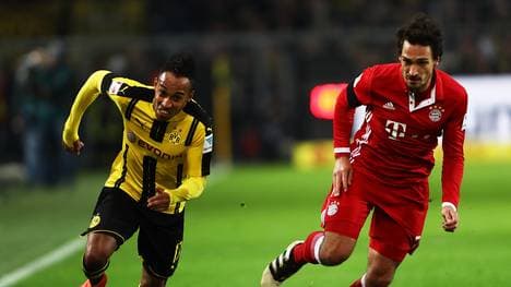 Pierre-Emerick Aubameyang (l.) und Mats Hummels im Laufduell