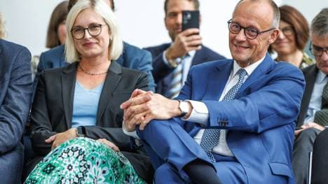 Sportministerin Schenderlein und Kanzler Merz