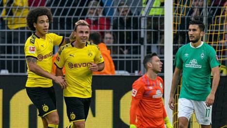 Mario Götze lässt sich nach seinem Tor feiern