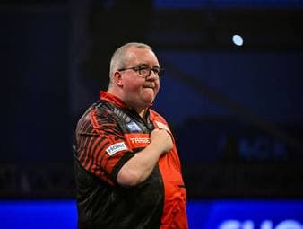 Darts-Star spricht über Hass-Nachrichten