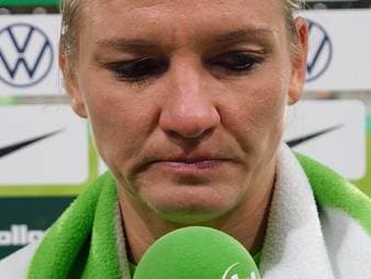 Die Fußballerinnen des VfL Wolfsburg haben nach der 0:2-Pleite gegen den Paris FC den Einzug in die Gruppenphase der Champions League verpasst. Alexandra Popp zeigte sich im Anschluss sehr enttäuscht.