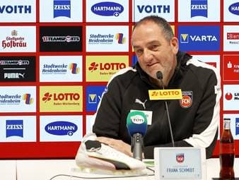 Das rettende Ufer ist für den 1. FC Heidenheim immer weiter weg. Trotzdem bleibt Trainer Frank Schmidt hoffnungsvoll. Das hat auch mit seiner Ehefrau zu tun.