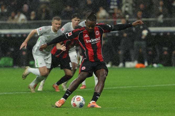 Spätes Elfmeter-Drama in Frankfurt 