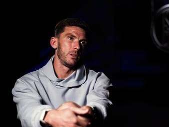 Mit dem FC Bayern wartet ein echter Brocken bei Schalkes Heimrückkehr in der Bundesliga. Robin Gosens weiß um die Qualität des deutschen Rekordmeisters, ausschließen will er aber nichts.