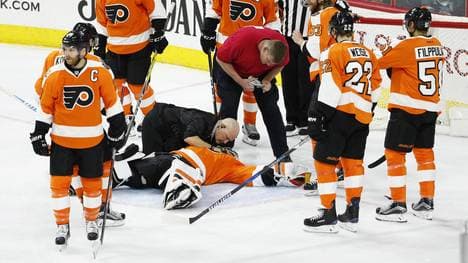 Michal Neuvirth brach vor seinem Tor zusammen