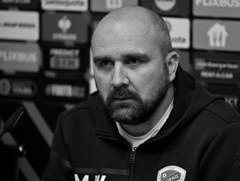 Trainer bricht zusammen und stirbt