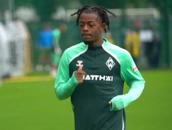 10 Millionen-Euro-Mann Samuel Mbangula spielte zuletzt keine Rolle in der ersten Elf von Werder Bremen, seine gezeigte Leistung gegen Eintracht Frankfurt erhöhen die Startelfchance gegen Bayer Leverkusen enorm.
