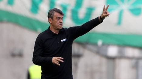 Damir Buric steht wegen eines Trauerfalls beim Spiel gegen den BVB nicht an der Seitenlinie