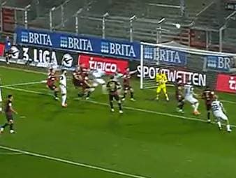 Die Highlights der Partie SV Wehen Wiesbaden - SV Waldhof Mannheim aus der 3. Liga im Video.