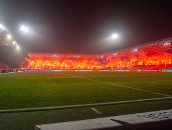 Das Highlight beim Aufeinandertreffen von Union Berlin und Eintracht Frankfurt ist die Choreo der Union-Anhänger. Fast sieben Minuten musste das Spiel unterbrochen werden. 