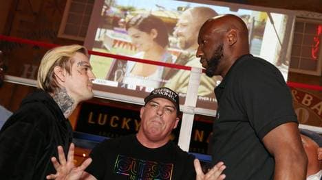 Aaron Carter (l.) und Odom Lamar steigen in den Ring