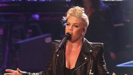 Pink wird vor dem Super Bowl die amerikanische Nationalhymne singen