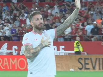 Nach 18 Jahren kehrt der 180malige spanische Nationalspieler Sergio Ramos zu seinem Jugendverein FC Sevilla zurück. Für ihn und fast alle eine höchst emotionale Angelegenheit. Doch die Ultras des andalusischen Erstligisten haben ihm nie verziehen. dass er einst seinen Wechsel zu Real Madrid forciert hatte und Pfiffe gegen ihn mit Provokationen beantwortete.