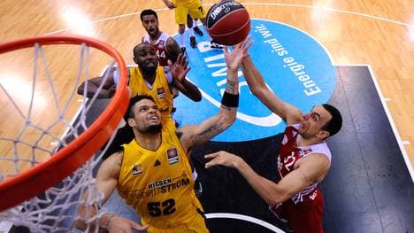 Gary McGhee (l.) lief in der easyCredit BBL bereits für Ludwigsburg und Bayreuth auf