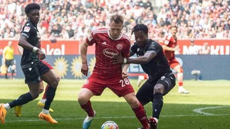 Hennings (M.) wurde von den Fans stürmisch gefeiert