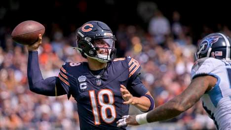 Chicago Bears quarterback Caleb Williams (18) pass the ball in the fourth quarter against the Tennessee Titans at Soldier Field in Chicago on Sunday, September 8, 2024. Bears won 24-17. PUBLICATIONxINxGERxSUIxAUTxHUNxONLY CHI20240908127 MARKxBLACK
