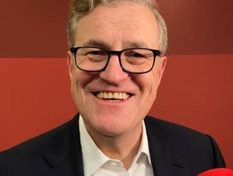 Jan Christian Dreesen spricht nach dem Einzug ins Viertelfinale des FC Bayern über die Debütanten und die weiteren Bayern-Youngsters.