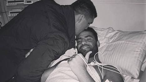 Marco Huck (l.) besucht Manuel Charr