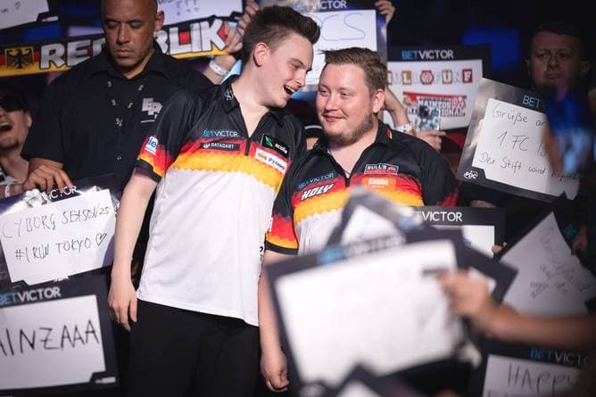 Deutsches Darts-Duo startet mit Gala