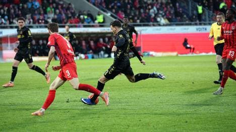 Said El Mala (r.) beim Schuss