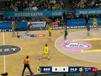 Die BBL-Highlights der Basketball-Partie ALBA Berlin - EWE Baskets Oldenburg im Video.