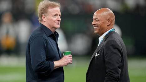 NFL-Commissioner Roger Goodell (l.) mit dem zurückgetretenen Chef der Spielergewerkschaft Lloyd Howell