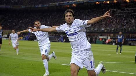 Raúl traf am 5. April 2011 in Mailand