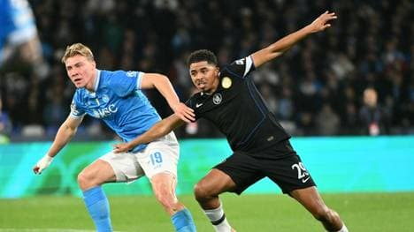 Fofana (r.) ist einer von vier angegriffenen Spielern