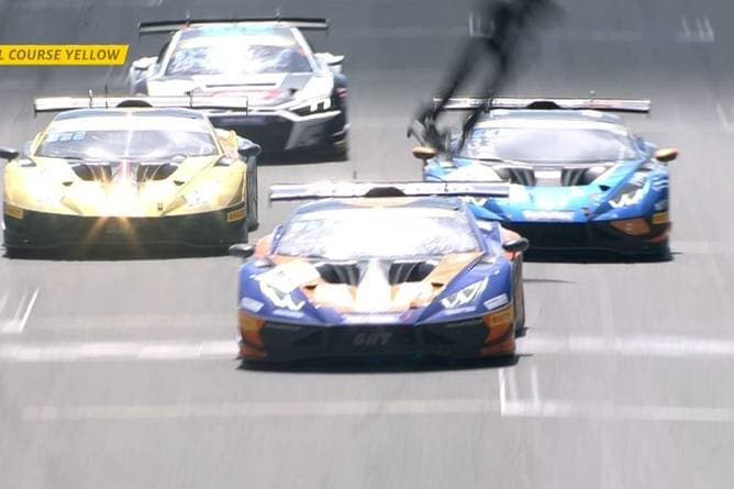 Chaos-Rennen! Heck fliegt gefährlich durch die Luft