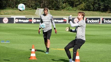 Frederik Rönnow (v.) steht vor einem Abschied von Eintracht Frankfurt