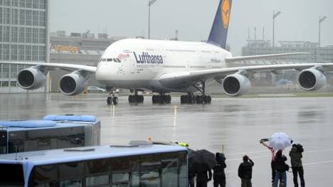 Auf dem Flugzeug nach Katar wird "Diversity Wins" stehen