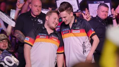 Martin Schindler (l.) und Ricardo Pietreczko treffen auf England