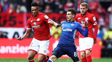 Jean-Philippe Gbamin (l.) könnte den Abgang von Leon Goretzka bei Schalke auffangen