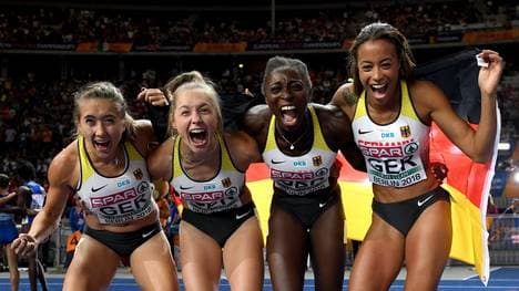 Rebekka Haase, Gina Lueckenkemper, Lise Marie Kwayie und Tatjana Pinto (v.l.) laufen zu Staffel-Bronze