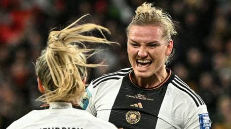 Alexandra Popp (r.) mit Doppelpack gegen Marokko