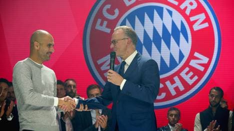 Karl-Heinz Rummenigge (r.) versteht Pep Guardiolas Entscheidung