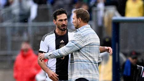 Mats Hummels (l.) mit Julian Nagelsmann