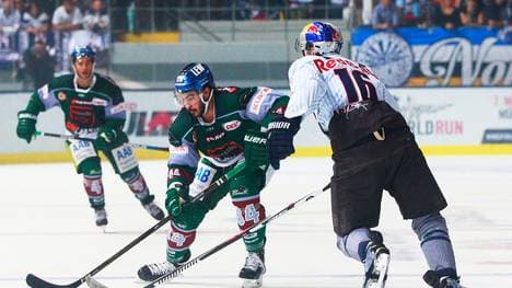 EHC Red Bull Muenchen v Augsburger Panther - DEL