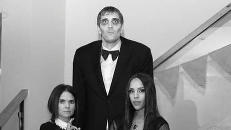 Dirk Nowitzki feierte mit Frau Jessica (r.) Halloween