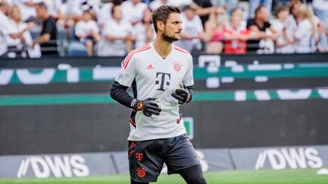 Sven Ulreich sieht auf der Ersatzbank die Gelbe Karte