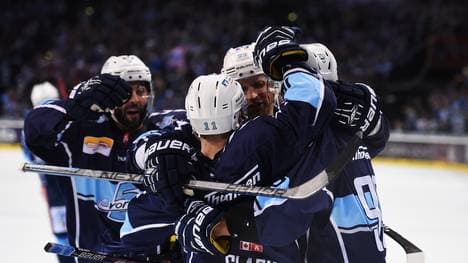 Hamburg Freezers v Duesseldorfer EG  - DEL Play-offs Quarter Final Game 7