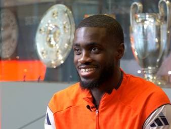 Dayot Upamecano spricht über das Zusammenspiel mit Verteidiger-Kollege Jonathan Tah beim FC Bayern München. Er verrät, was die beiden auszeichnet.