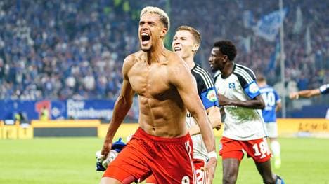 Robert Glatzel nach seinem Treffer zum 4:3 gegen den FC Schalke 04