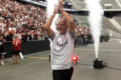 Der neue, alte Trainer hat ein Versprechen an die Fans