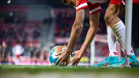 Um Sarpreet Singh, Bayern-Leihgabe an Jahn Regensburg, ist es zu einer Transfer-Panne gekommen