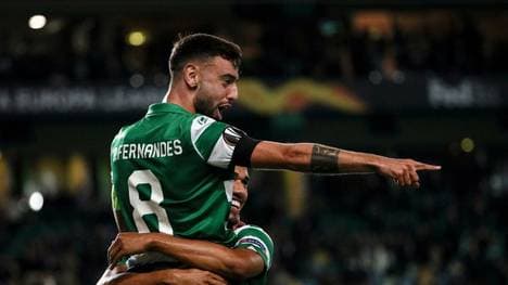 Sporting's Brazilian forward Luiz Phellype (R) celebrates his goal with Sporting Lisbon's Portuguese midfielder Bruno Fernandes during the UEFA Europa League Group D football match between Sporting CP and PSV Eindhoven at the Jose Alvalade stadium in Lisbon, on November 28, 2019. (Photo by FILIPE AMORIM / AFP) (Photo by FILIPE AMORIM/AFP via Getty Images)