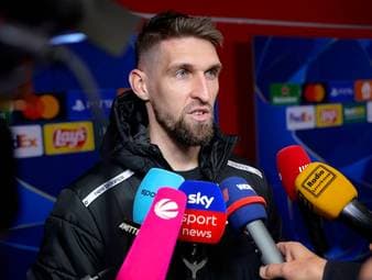 Robert Andrich sieht im Champions-League-Hinspiel von Bayer Leverkusen gegen den FC Arsenal früh die Gelbe Karte. Der Bayer-Star gibt zu, dass er dachte, ausgewechselt zu werden.