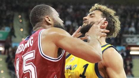 Reggie Redding (l.) und Joshiko Saibou lieferten sich eine heftige Rangelei