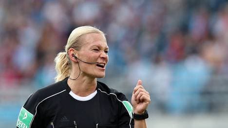 Bibiana Steinhaus darf in dieser Saison erstmals Spiele in der Bundesliga pfeifen